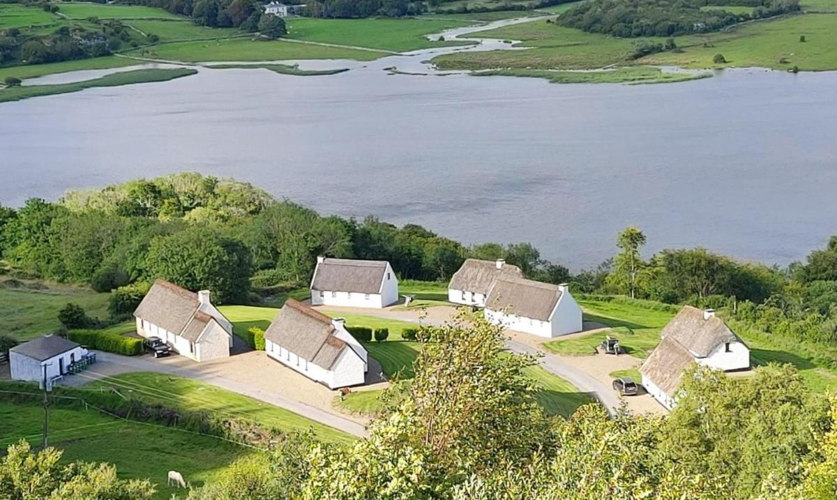 Corofin Lake Cottages Kültér fotó