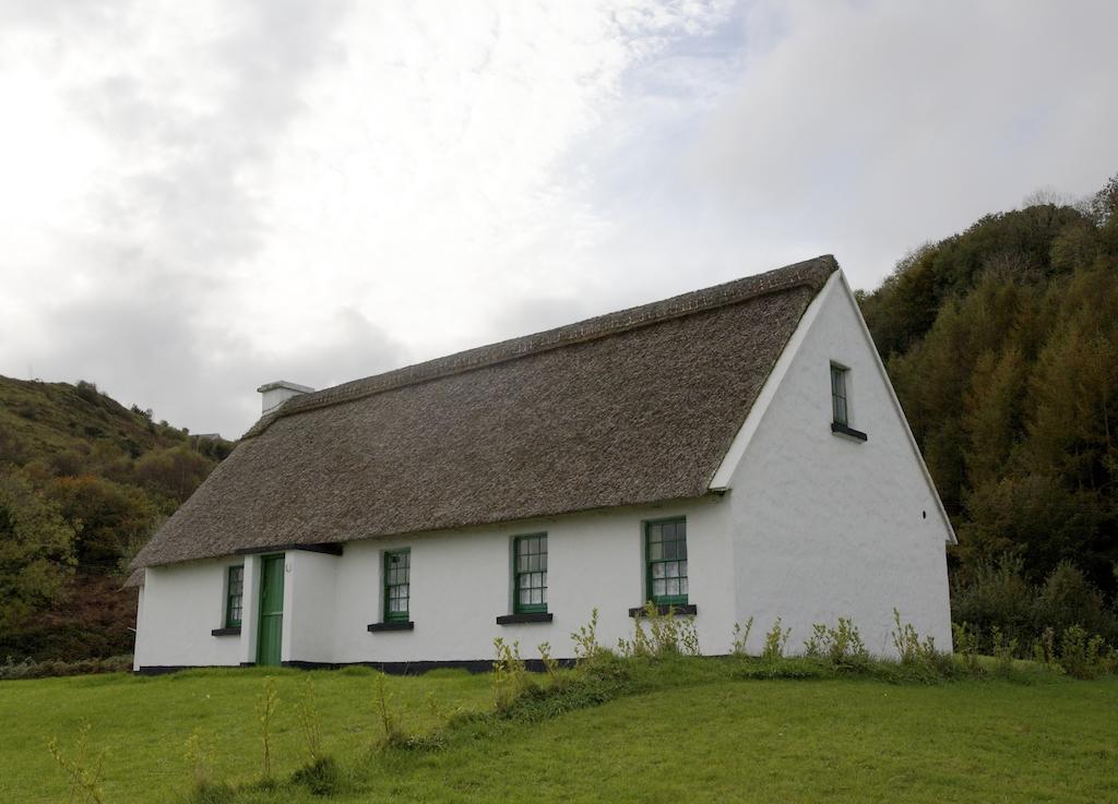 Corofin Lake Cottages Szoba fotó
