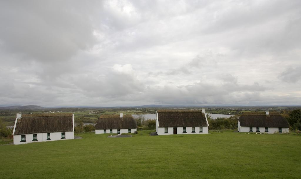 Corofin Lake Cottages Szoba fotó